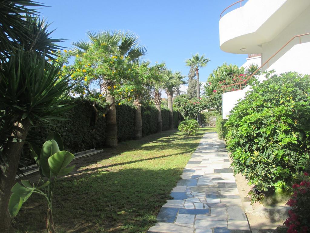 Tsialis Hotel Apartments Larnaca Exterior photo