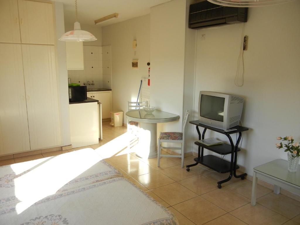 Tsialis Hotel Apartments Larnaca Room photo