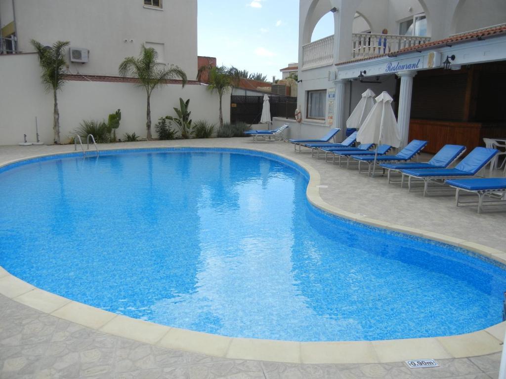 Tsialis Hotel Apartments Larnaca Exterior photo