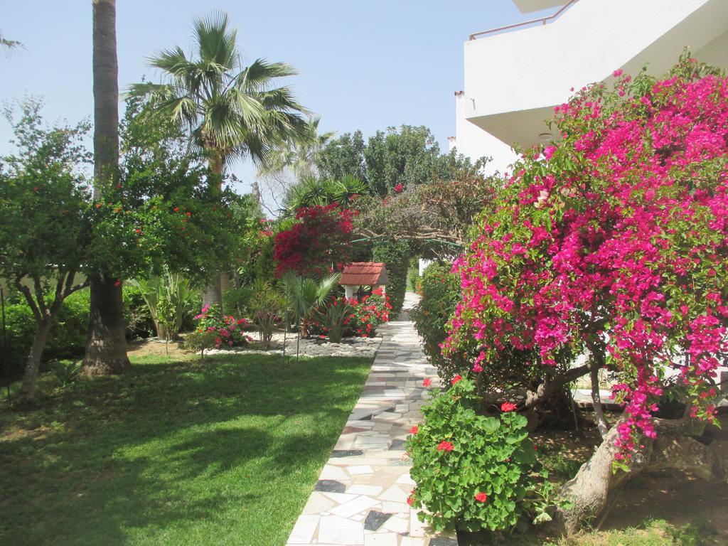 Tsialis Hotel Apartments Larnaca Exterior photo