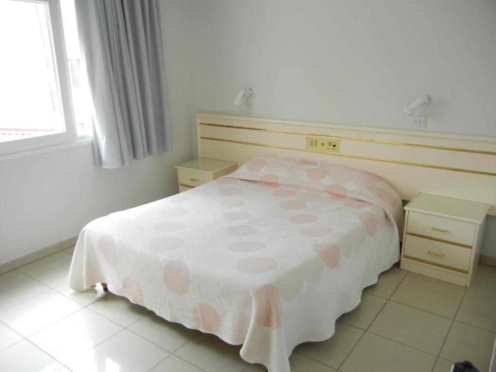 Tsialis Hotel Apartments Larnaca Room photo